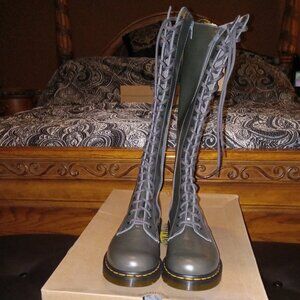 NWT Dr Martens 1B60 Buttero 20 eye leather boots w/zipper, Grey, Women's US 8